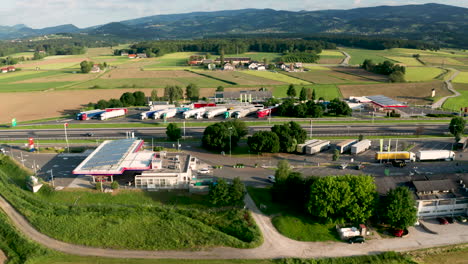 Carretera-Tepanje-Descansa-En-A1-En-Eslovenia-Cerca-De-Slovenske-Konjice,-16-De-Julio-De-2019