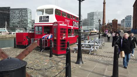 Café-Del-Autobús-De-Dos-Pisos-De-La-Ciudad-De-Liverpool,-Muelle-Albert