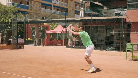 Rebote-De-Pelota-De-Tenis-Y-Jugador-Golpeado-Con-Raqueta,-Cámara-Lenta