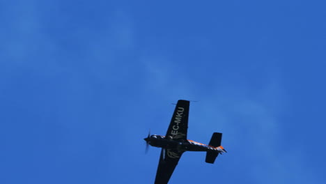 Thiene,-Vicenza,-Italy--October-16th-2021:-The-Sukhoi-Su-31-flies-through-the-air-with-white-smoke-billowing-white-over-the-blue-sky