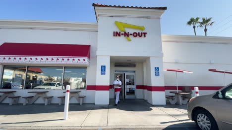 In-N-Out-Burger-restaurant-entrance