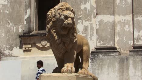 León-En-La-Fachada-De-La-Catedral-De-La-Asunción-De-María-En-León,-Nicaragua