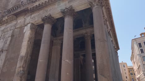 Looking-Up-From-Corner-Of-The-Pantheon-In-Rome-With-Pan-Right,-Tilt-Down