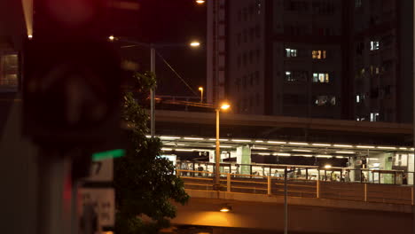 express-train-in-downtown-connecting-area-of-the-city-in-ecological-polluted-free-way