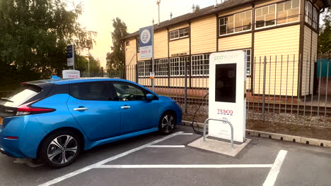 EV-Charging,-Plug-And-Pay-