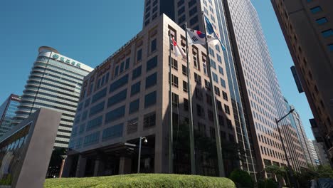 Entrance-to-SFC---Seoul-Finance-Center-building---low-angle-view