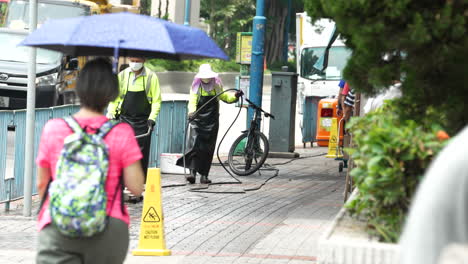 Victoria,-Hong-Kong--3-De-Agosto-De-2022:-Ciudadanos-Caminando-En-Movimiento-Por-La-Acera