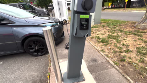 Cargador-Ev-Roto,-Daños-Por-Choque,-Mal-Estacionamiento