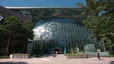 Seoul-City-Hall---all-glass-modern-architecture-building-with-salient-glass-shape-resembling-tidal-wave,-Republic-of-Korea