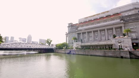 Facade-of-The-Fullerton-Hotel-in-Singapore