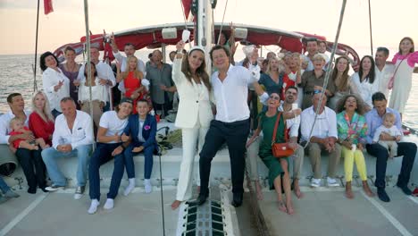 Wedding-couple-portrait-with-all-their-friends-and-family-on-their-wedding-party-on-a-Catamaran-sail-boat