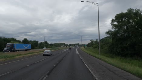 Pov:-Viel-Verkehr-Auf-Den-Straßen-Von-Chicago