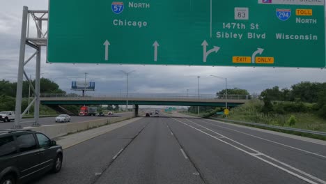 Trucker-POV:-on-his-way-to-Chicago-city