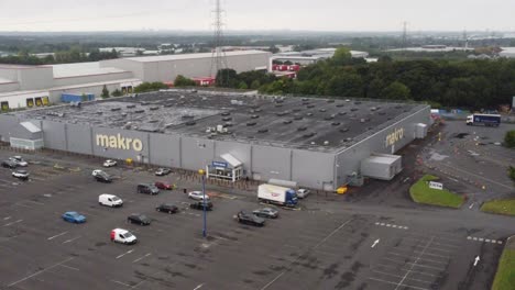 Vista-Aérea-Ascendente-Adelante-Makro-Cash-And-Carry-Supermercado-Mayorista-Tienda-Exterior