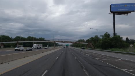 Pov:-Conduciendo-Rápido-En-La-Autopista-De-Chicago,-Illinois