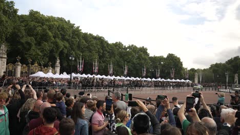 Household-Cavalry-Mounted-Regiment-Riding-Past-Broadcast-Tents-And-Crowds-Outside-Buckingham-Palace-After-Death-Of-Queen-Elizabeth-II