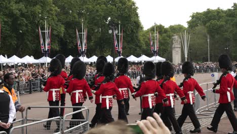 Cambio-De-Guardia-Del-Palacio-De-Buckingham-Tras-La-Muerte-De-La-Reina-Isabel-Ii