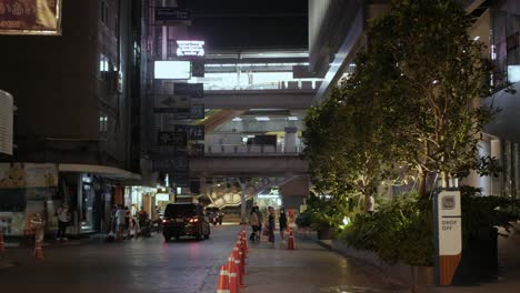 Vista-Nocturna-De-La-Carretera-De-Silom