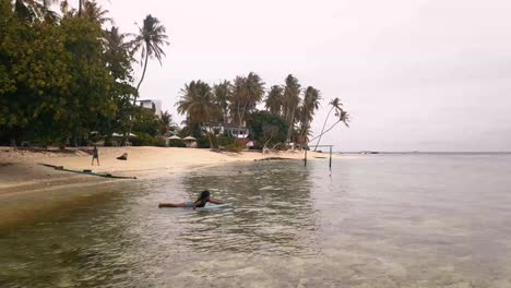 Drone-shots-of-the-Maldivian-island-Thuslusdhoo,-near-the-capital-Male,-Maldives