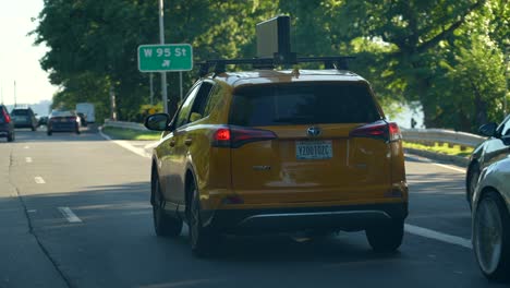 Taxi-Suv-En-La-Ciudad-De-Nueva-York