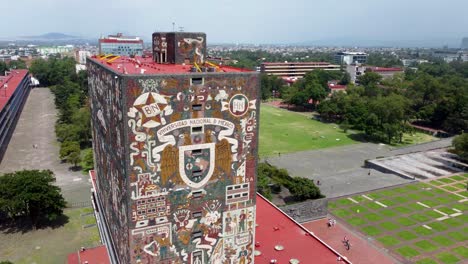 Umlaufbahn-Der-Zentralbibliothek,-Die-Las-Islas-In-Der-Universitätsstadt-Unam-An-Einem-Sonnigen-Tag-Enthüllt