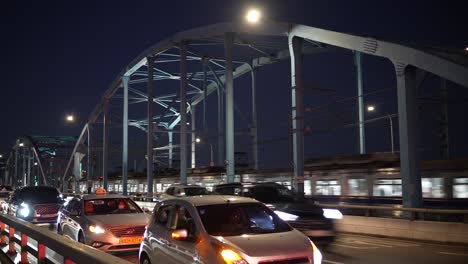 Línea-De-Autos-Atrapados-En-Un-Atasco-De-Tráfico-En-El-Puente-Dongjak