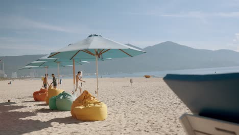 Ein-Tag-Am-Schönen-Sonnigen-Da-Nang-Strand