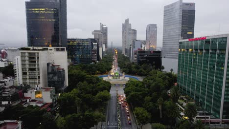 Vista-Aérea-Con-Vistas-A-Las-Calles-Tranquilas-Del-Centro-De-La-Ciudad-De-México-En-Una-Mañana-Nublada---Estática,-Disparo-De-Drones