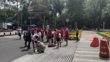 shot-of-group-of-runners-from-the-mexico-city-marathon-receiving-basic-medical-aid