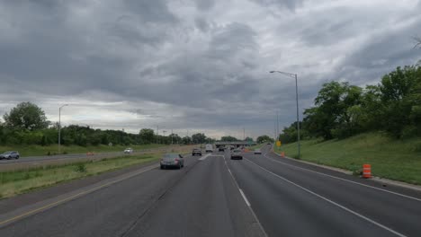 Pov:-Lkw-Fahren-Auf-Der-Autobahn-Von-Chicago-Illinois