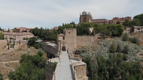 Drone-Despega-Sobre-El-Puente-De-St-Martin