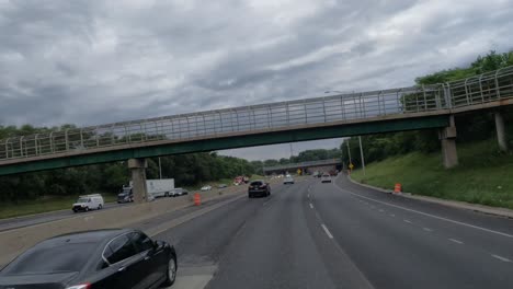 Pov:-Conduciendo-Por-La-Autopista-De-Chicago,-Illinois,-En-Un-Giro-A-La-Derecha