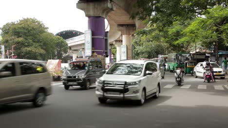 Streets-and-traffic-in-Bangalore,-India