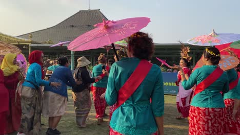 La-Emoción-Del-Festival-De-Paraguas-De-Indonesia-En-Pura-Mangkunegaran