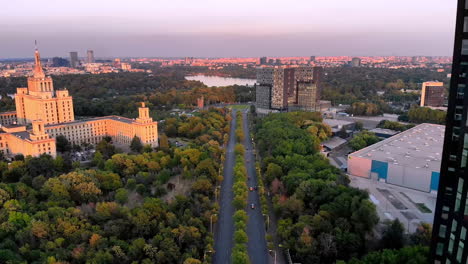 Vista-Aérea-De-La-Plaza-De-Prensa-Gratuita,-Bucarest,-Rumania