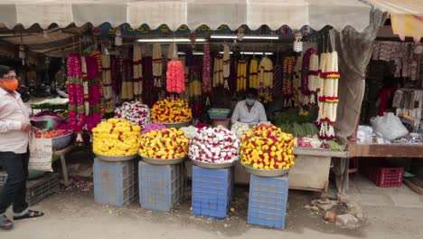 Gente-En-Un-Mercado-Local-En-Bangalore,-India