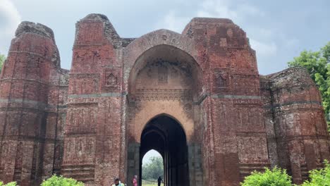 La-Arquitectura-Islámica-De-La-Antigua-Dakhil-Darwaza-Todavía-Es-Visible-En-Gour