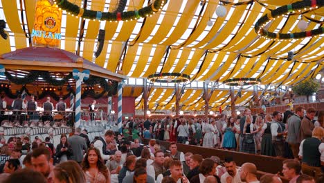 People-party-in-beer-tent-at-Oktoberfest-Munich