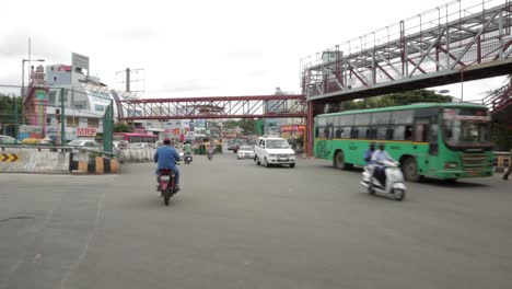 Streets-and-traffic-in-Bangalore,-India