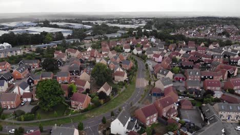 Tomas-De-Drones-De-Casas-Del-Reino-Unido-En-Un-Día-Lluvioso-En-Bury-St-Edmunds,-Suffolk