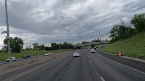 Pov:-Conduciendo-Por-La-Autopista-De-Chicago,-Illinois