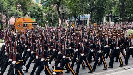 Toma-En-Cámara-Lenta-Del-Cuerpo-Del-Pelotón-De-Exploración-Del-Ejército-Mexicano