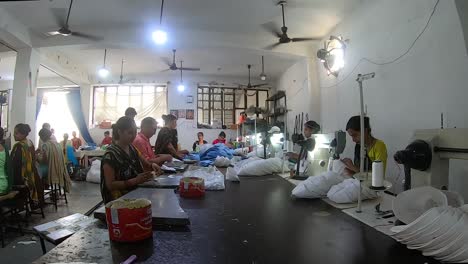 Time-lapse-of-Indian-workers-in-a-shoe-factory,-India