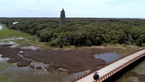 Largo-Paseo-Marítimo-Que-Conduce-Al-Faro-De-La-Isla-De-La-Cabeza-Calva