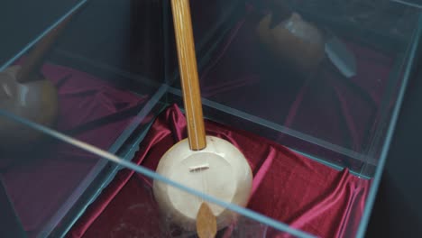 Tanbur-Traditionelles-Türkisches-Saiteninstrument-Im-Harputenmuseum