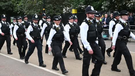 Multiple-Police-Walking-Along-Hyde-Park-Before-The-Queens-Funeral-On-Hyde-Park,-London,-United-Kingdom