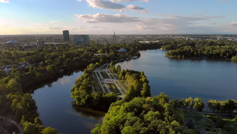 Imágenes-Aéreas-Del-Parque-Herastrau,-Bucarest,-Rumania