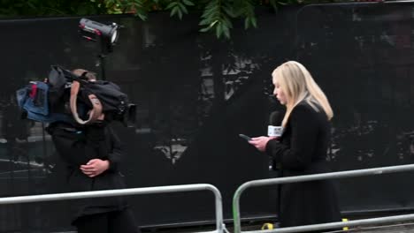 Präsentation-Für-10-Nachrichten-Zuerst-Die-Beerdigung-Der-Königin-Im-Hyde-Park,-London,-Vereinigtes-Königreich