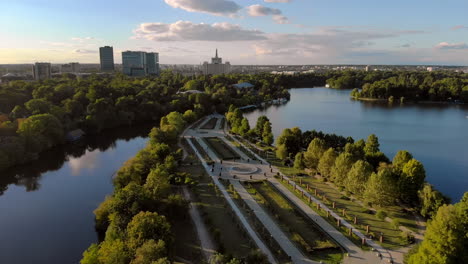 Imágenes-Aéreas-Del-Parque-Herastrau,-Bucarest,-Rumania