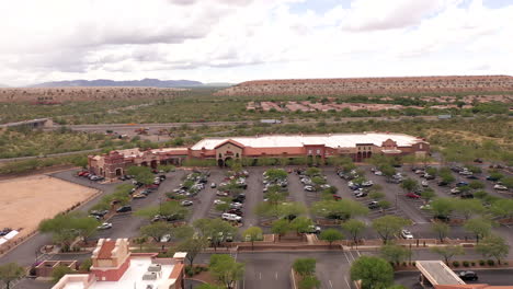 Mercado-De-Alevines-En-El-Centro-Comercial-Crossings-En-Sahuarita,-Arizona,-EE.UU.